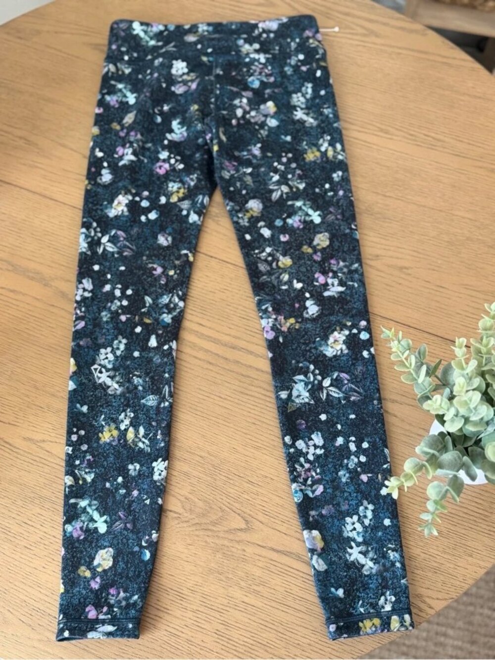 Ivivva by Lululemon Girls Size 14 Reversible Floral Leggings Blue Athletic Pants